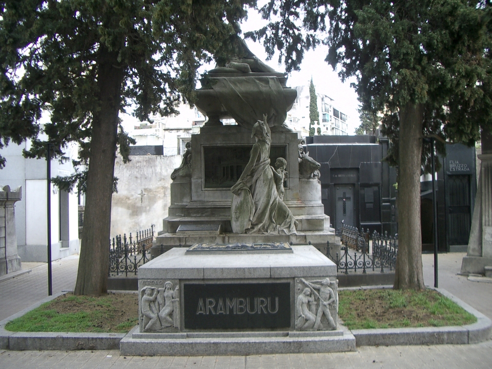 Buenos Aires 2005 - recoleta cemetery 12