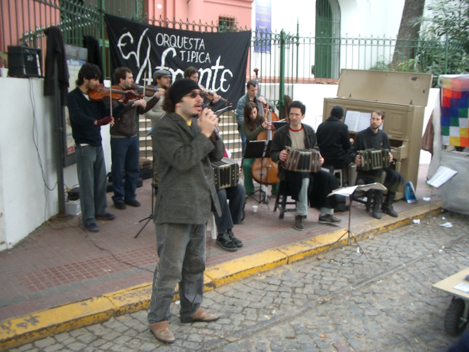 Buenos Aires 2005 - el orquesta tipica afronte
