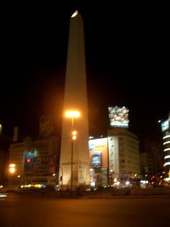 Buenos Aires 2005 - obelisk at night
