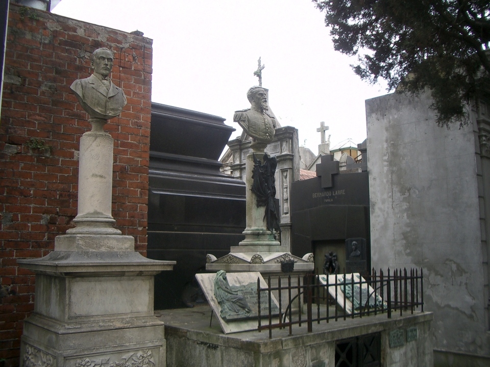 Buenos Aires 2005 - recoleta cemetery 11