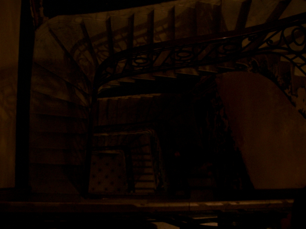 Buenos Aires 2005 - dark stairs