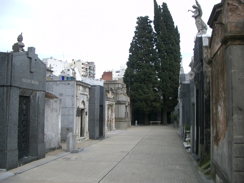 Buenos Aires 2005 - recoleta cemetery 22