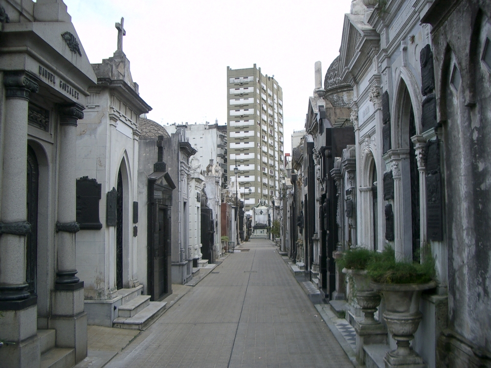 Buenos Aires 2005 - recoleta cemetery 18