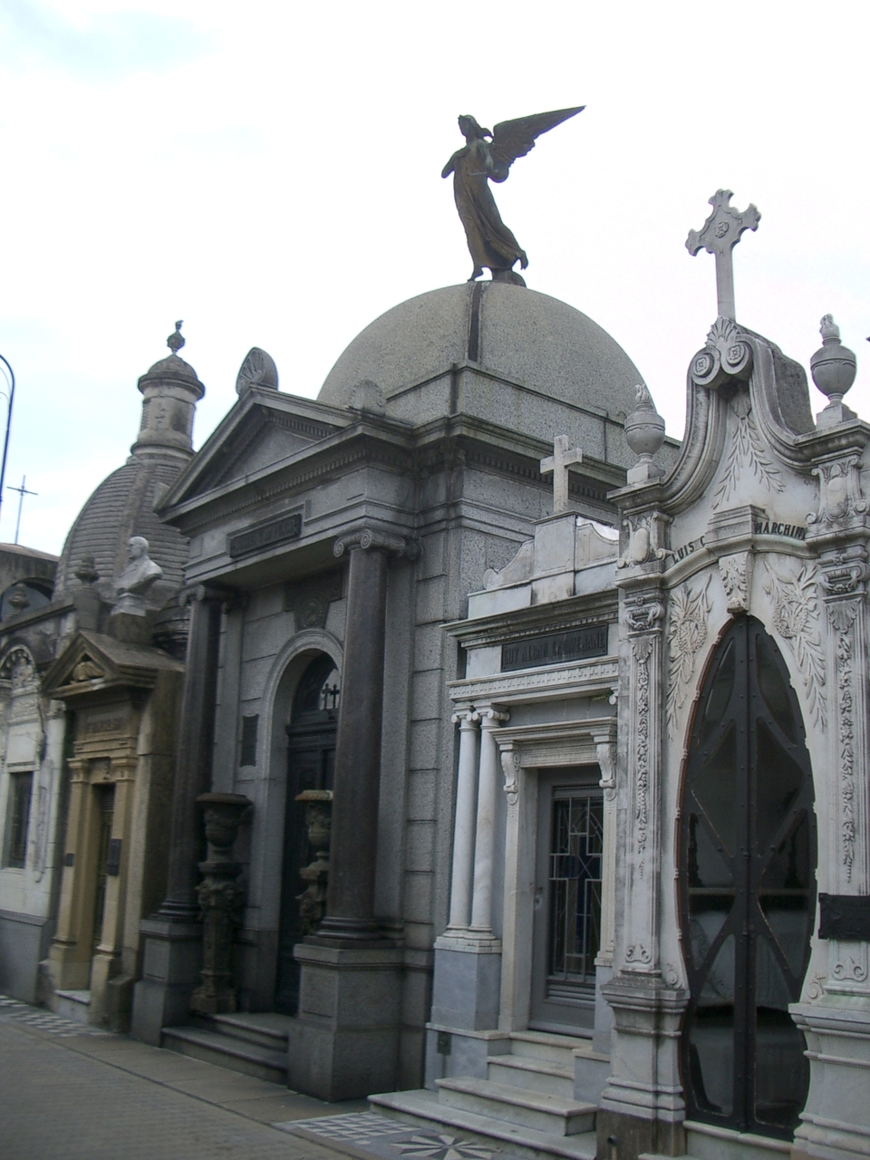 Buenos Aires 2005 - recoleta cemetery 45
